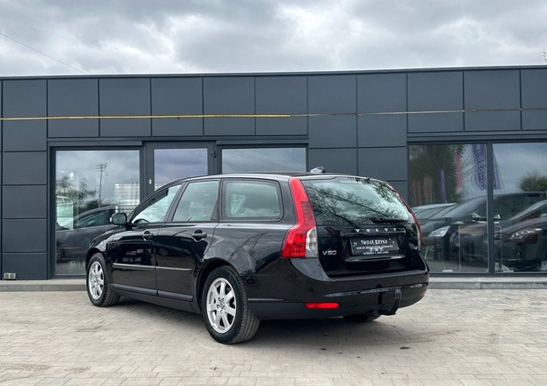 Volvo V50 cena 17900 przebieg: 250000, rok produkcji 2009 z Polanica-Zdrój małe 352